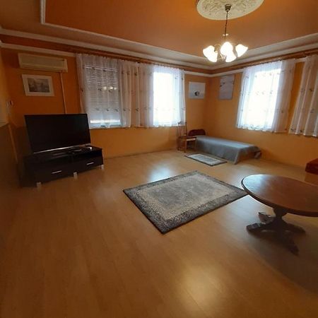 Gabor Pal 1 Apartman 1 Szoba Dunafoldvar Exteriér fotografie