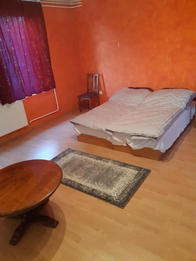 Gabor Pal 1 Apartman 1 Szoba Dunafoldvar Exteriér fotografie