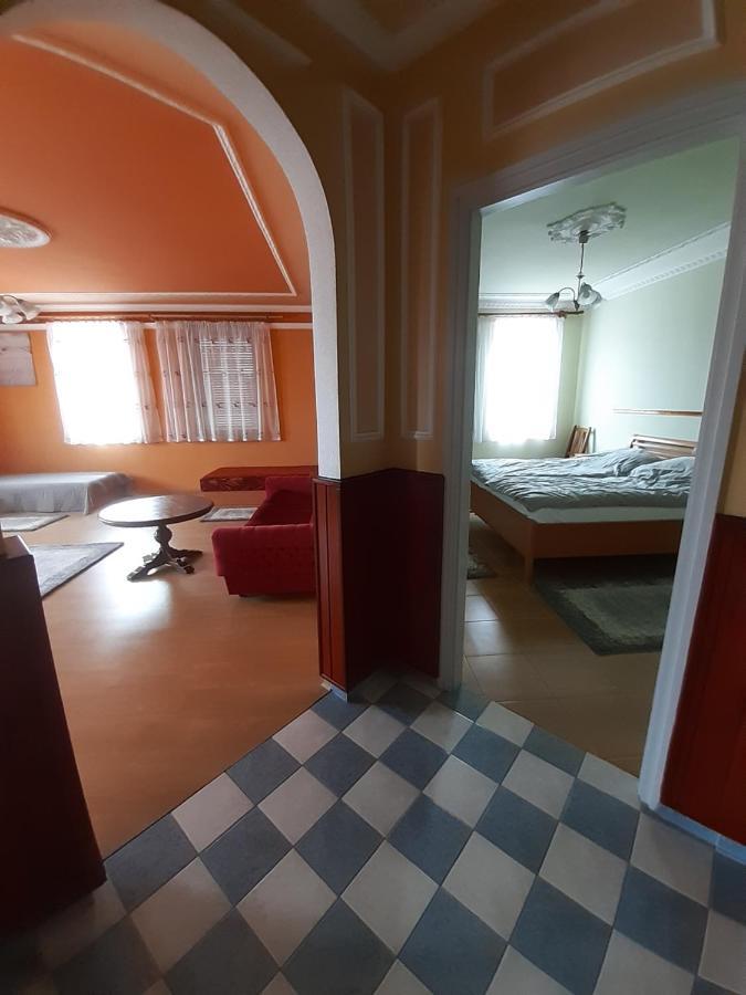 Gabor Pal 1 Apartman 1 Szoba Dunafoldvar Exteriér fotografie